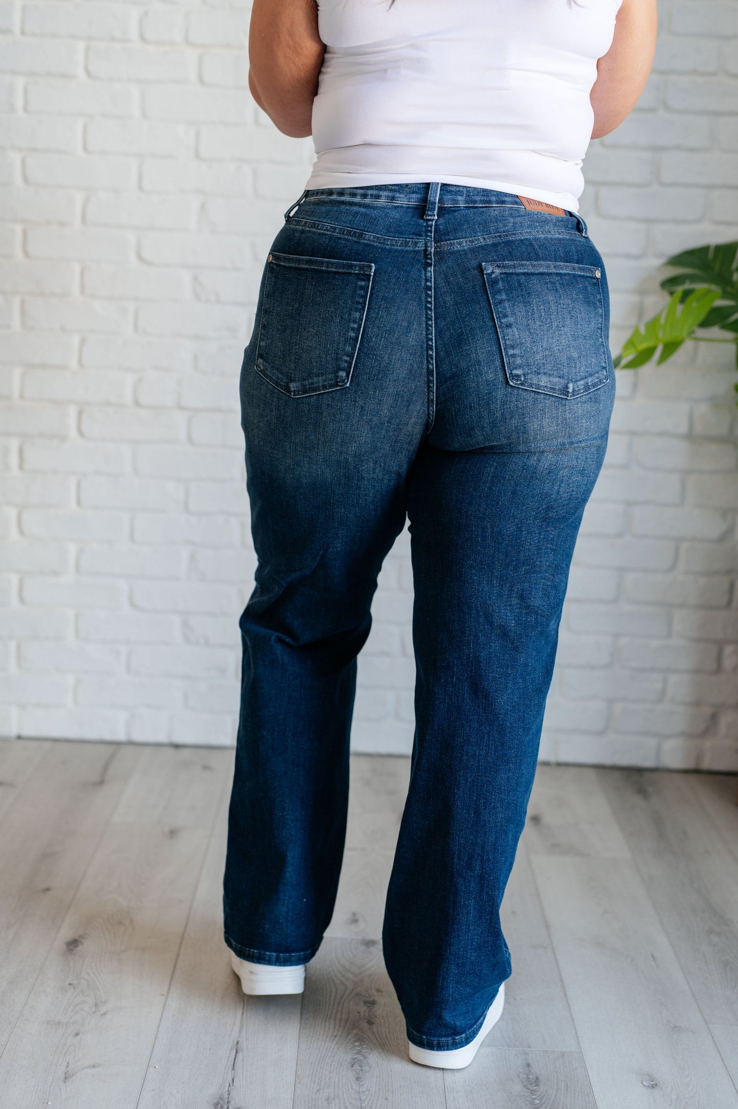 Judy Blue Mid Rise Tummy Control Classic Straight Jeans