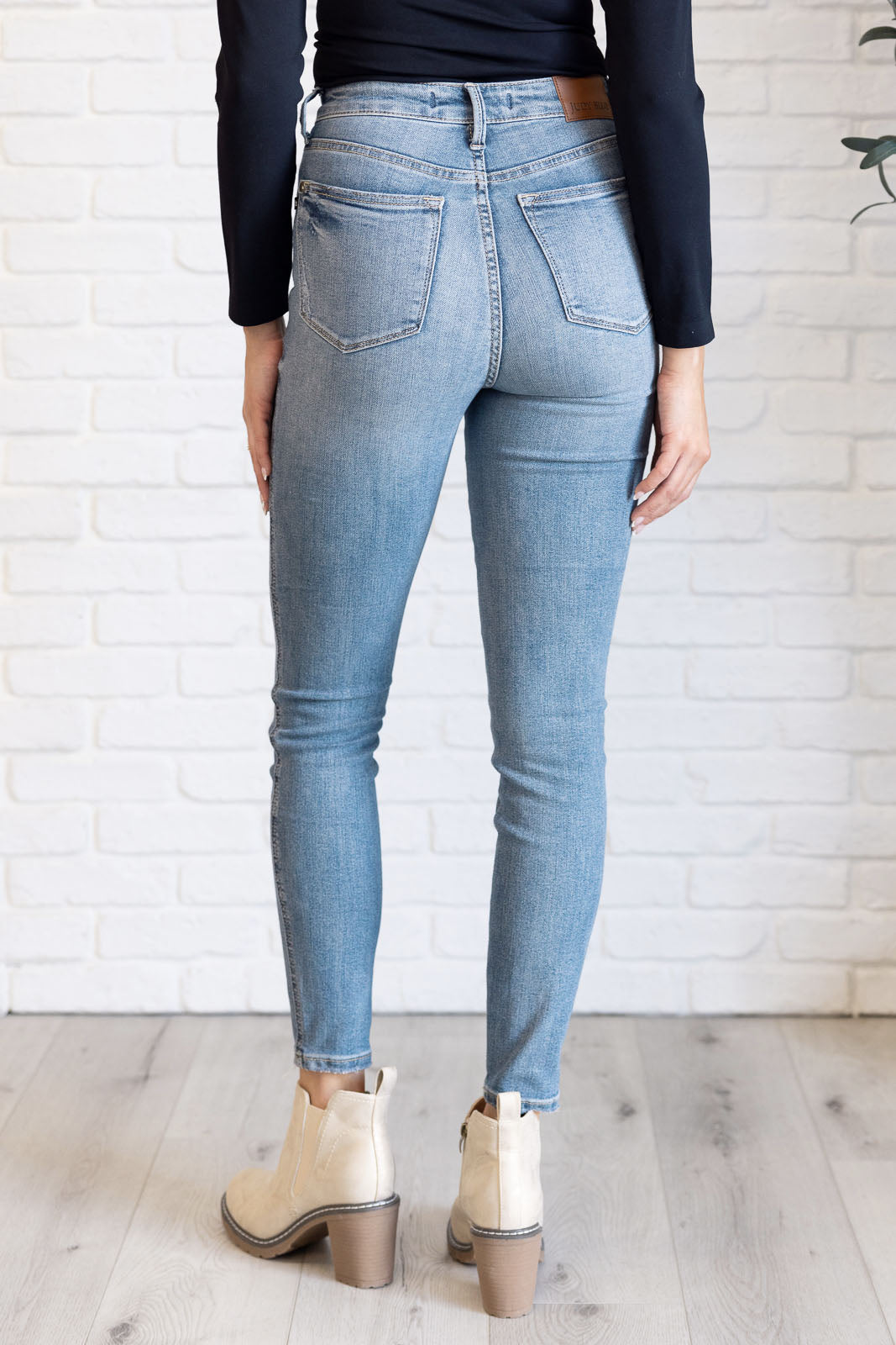 Judy Blue Tummy Control Contrast Wash Skinny Jeans