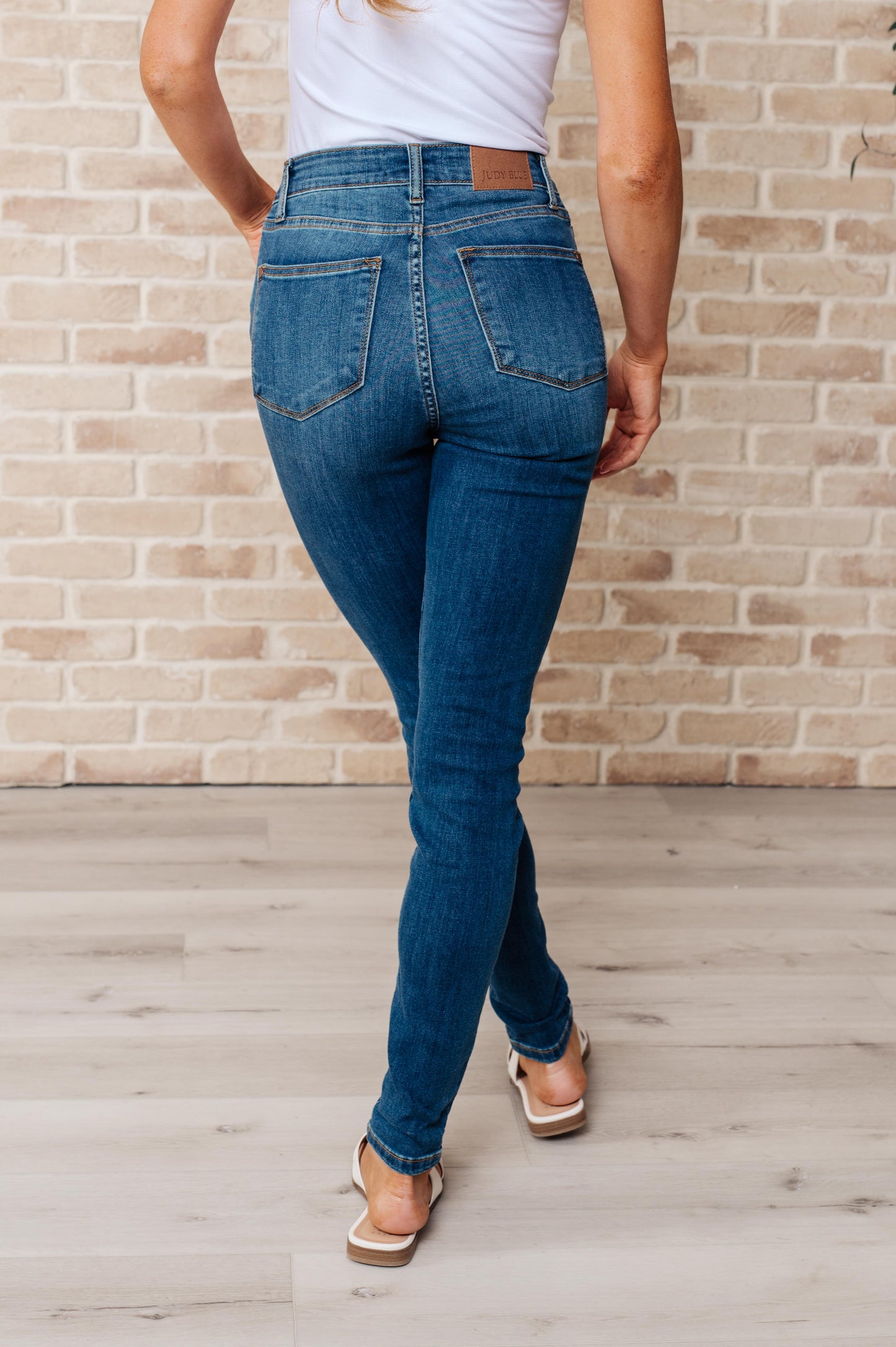 Judy Blue High Rise Non Destructed Skinny Jeans