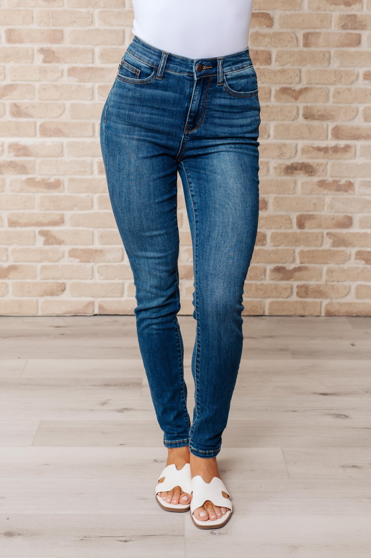 Judy Blue High Rise Non Destructed Skinny Jeans